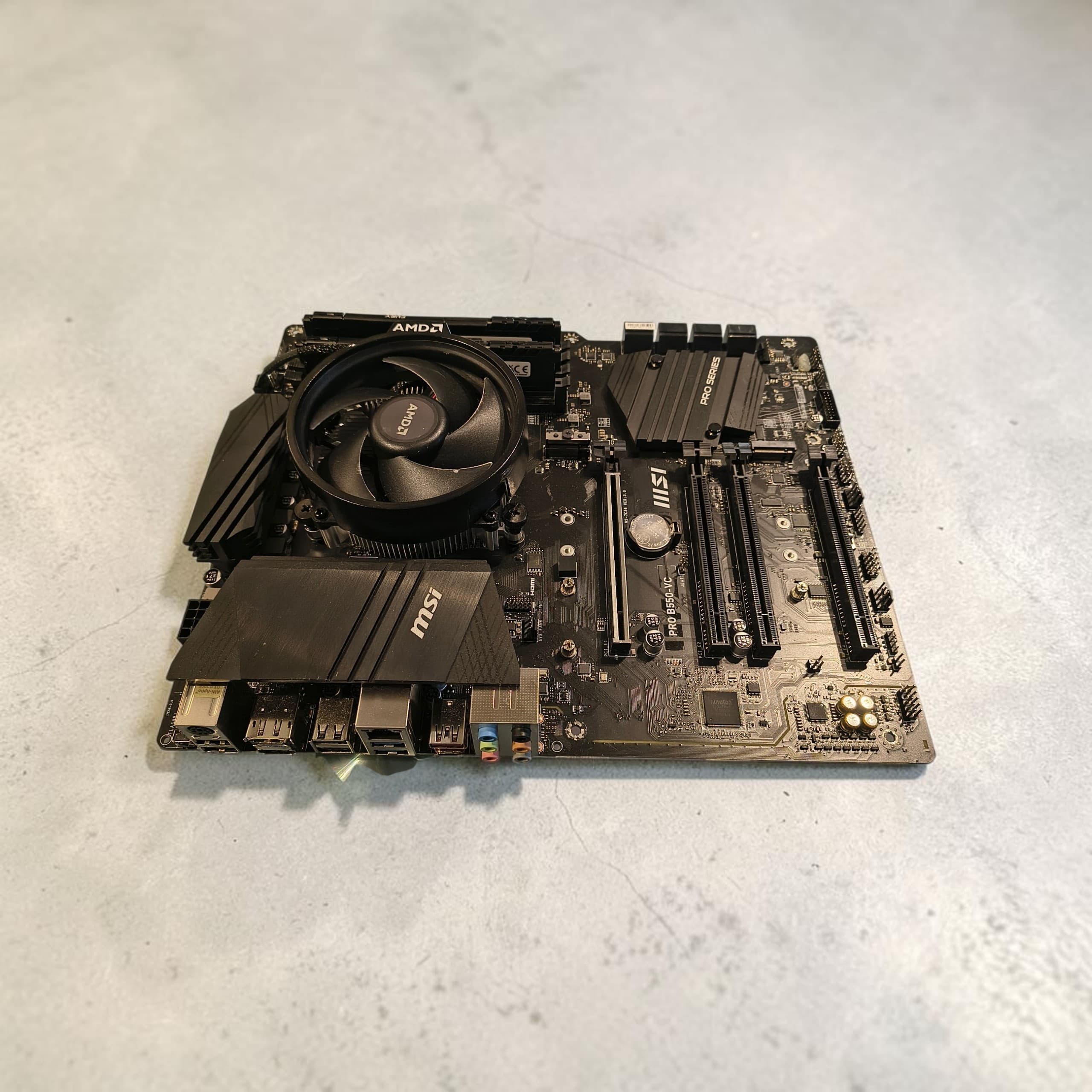 Kit Trio PC Gamer ⚙️ MSI PRO B550-VC | Ryzen 5 5500 | 32GB DDR4 Kingston FURY Beast 3200MHz ⚡🖤